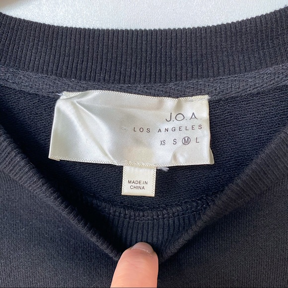 NEW J.O.A Los Angeles Cascading Sleeve Ruffle Tie Top Pullover Black Size Medium - Picture 3 of 6